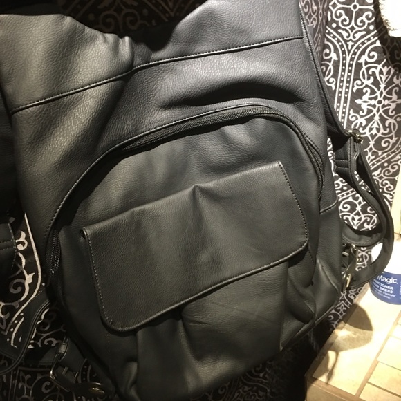 ⭕️Sold⭕️Unif Pyramid Pack - Picture 4 of 4