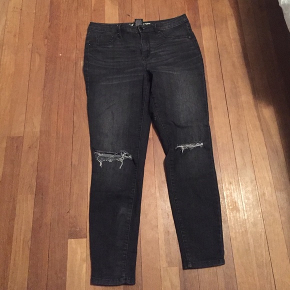 Black ripped skinny jeggings