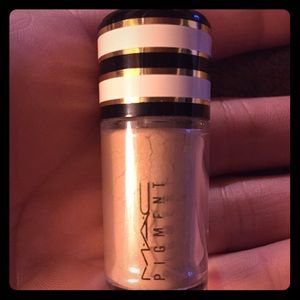 Mac Naked Eyeshadow Pigment - New