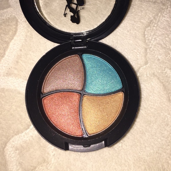 Be a bombshell shadow quad - Picture 2 of 2
