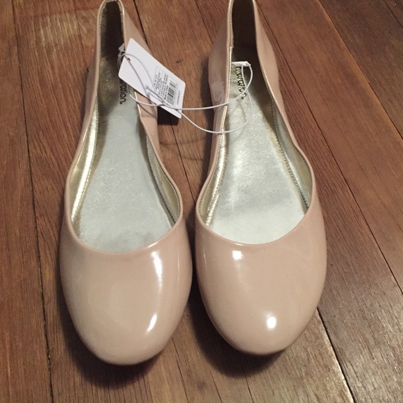 Nude patent flats