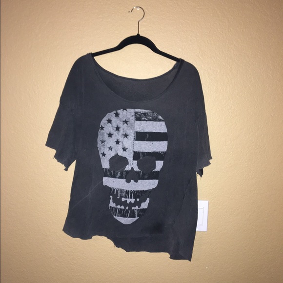 Brandy Melville off the shoulder skull tee!