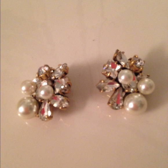Statement Pearl & Crystal Cluster Earrings - Picture 2 of 4