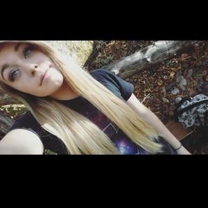 Meet your Posher, Becca