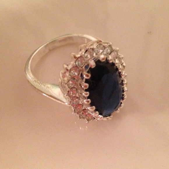 Silver & Blue Sapphire Stone Ring, size 9 - Picture 2 of 4