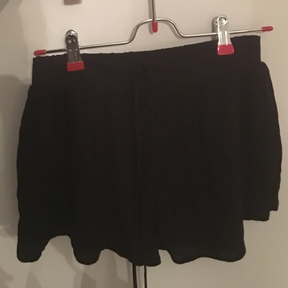 new with tags flowy black shorts