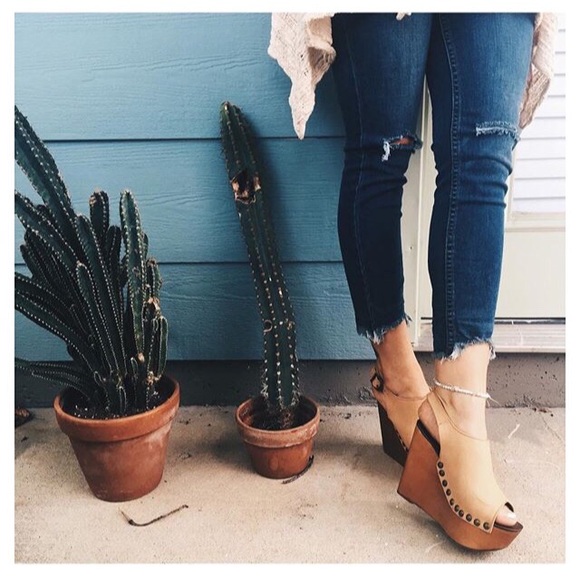 destroyed ankle jeans