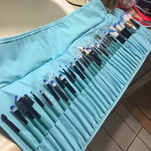 32 piece makeup brush set