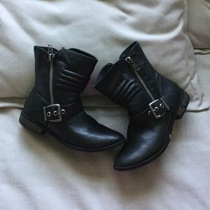 Combat boots-like new!