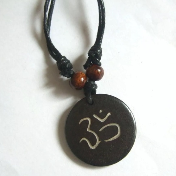 Chic Tumbled Stone Yoga Pendant, Adjustable Cord