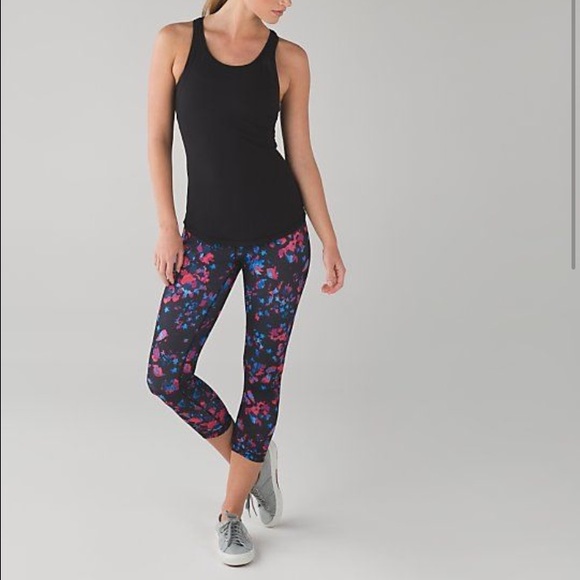 lululemon athletica Pants - ISO Wunder Under in Dandy Digie Print size 2 or 4