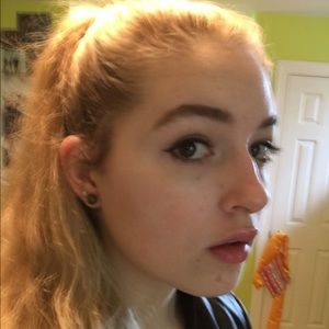 Meet your Posher, Chloe