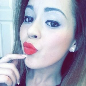 Meet your Posher, Magaly