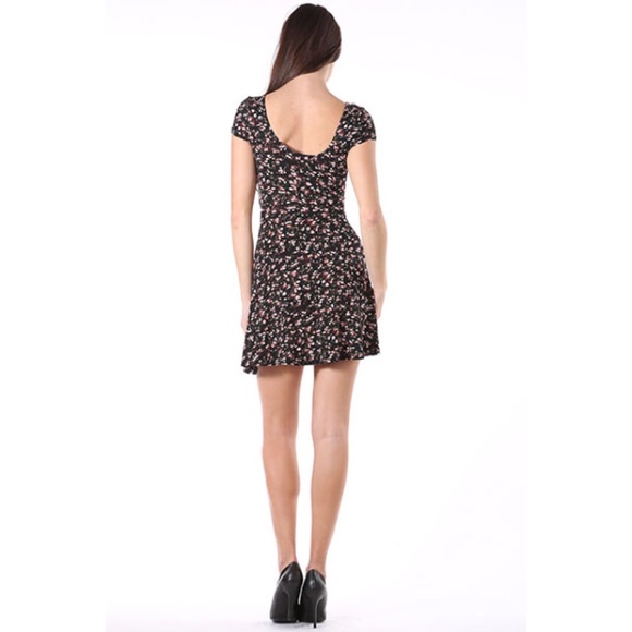 1 HOUR CLEARANCE SALE! Ditsy Flowers Dress - Picture 2 of 3