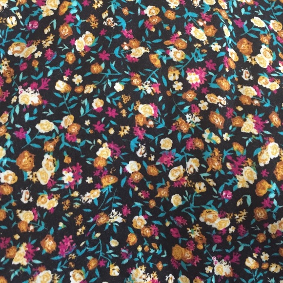 1 HOUR CLEARANCE SALE! Ditsy Flowers Dress - Picture 3 of 3