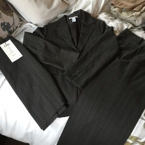 Three price suit. Blazer pant pencil skirt
