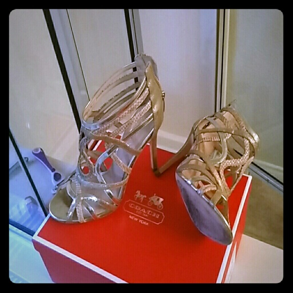 Gold pumps