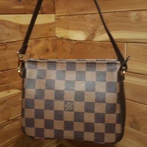 Authentic Louis Vuitton damier ebene pochette
