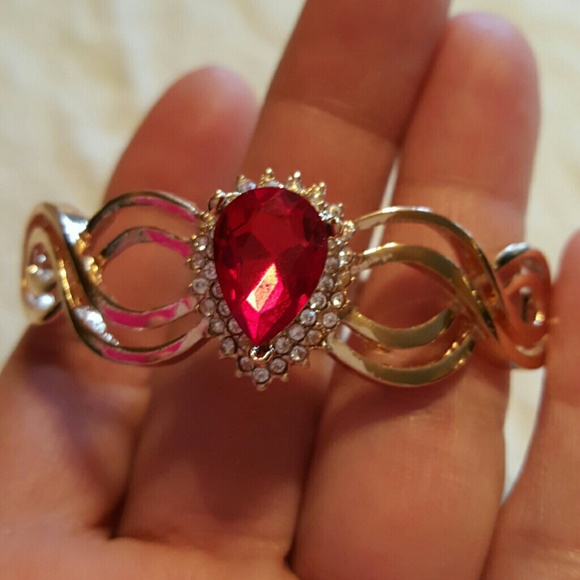 Jewelry - Picture 2 of 4