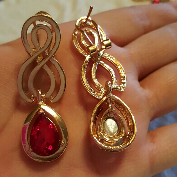 Jewelry - Picture 3 of 4