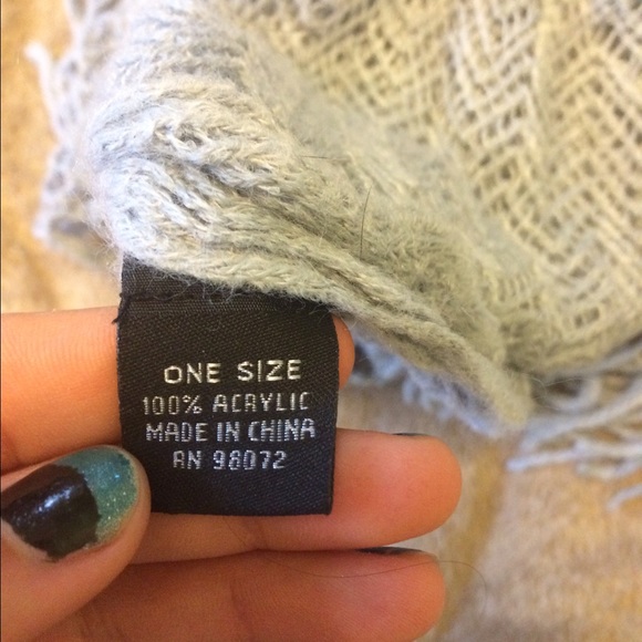 ✨Grey knitted infinity scarf✨ - Picture 3 of 3