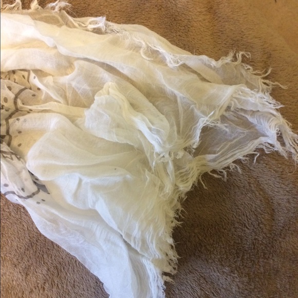 White silk patterned scarf - Picture 4 of 4