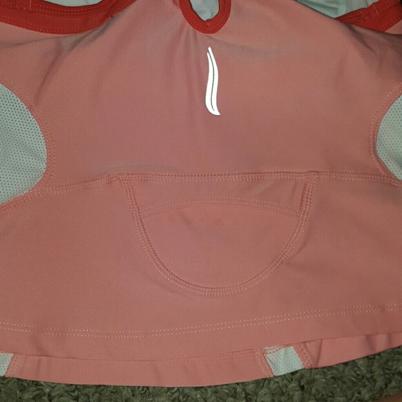 Nike Workout Tank Top with back secret pouch - Picture 3 of 4