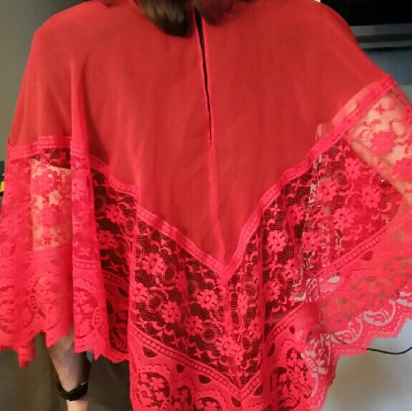 Vintage - Additional Modeled Shots - Picture 2 of 4