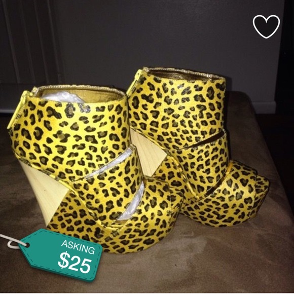 Posh wedges size 6