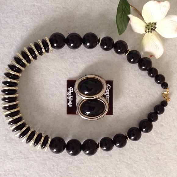 BLACK & GOLD BEADED NECKLACE SET- NIP