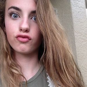 Meet your Posher, Leah