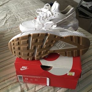 Must go !! Nike air huarache run
