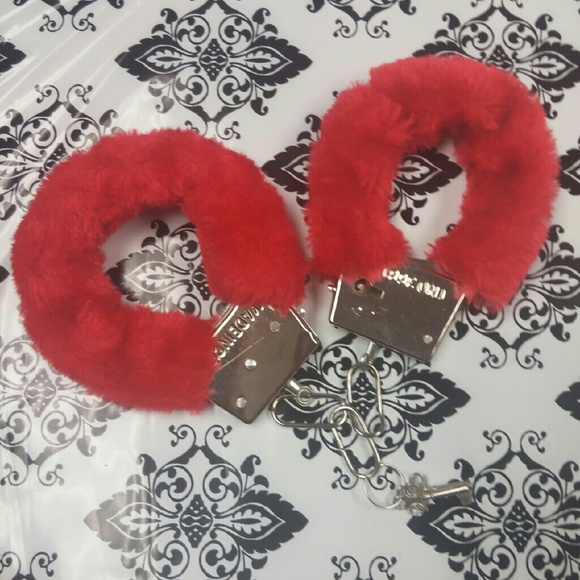 Furry handcuffs - Picture 3 of 4
