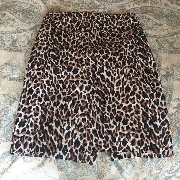 Leopard print pencil skirt