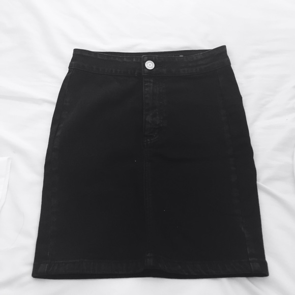 TRENDY BLACK DENIM SKIRT