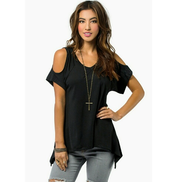 IT Ragazza  Tops - ⭐NEW! Black Cold Shoulder Top