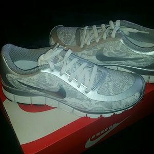 Nike free 5.0 size 7.5