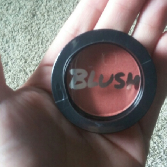 Blush - Picture 3 of 3