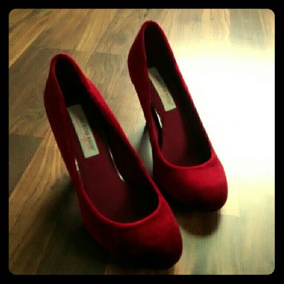 Red velvet pumps