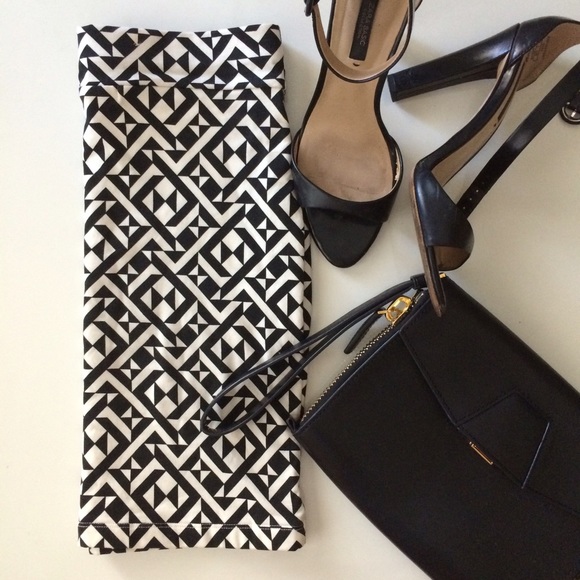 Geometric mini skirt