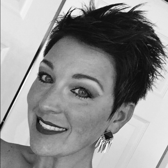 Meet your Posher, Julie - Picture 2 of 5