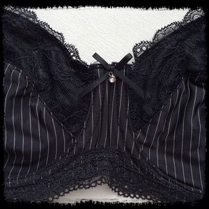 34C NWOT unlined classy pin striped bra