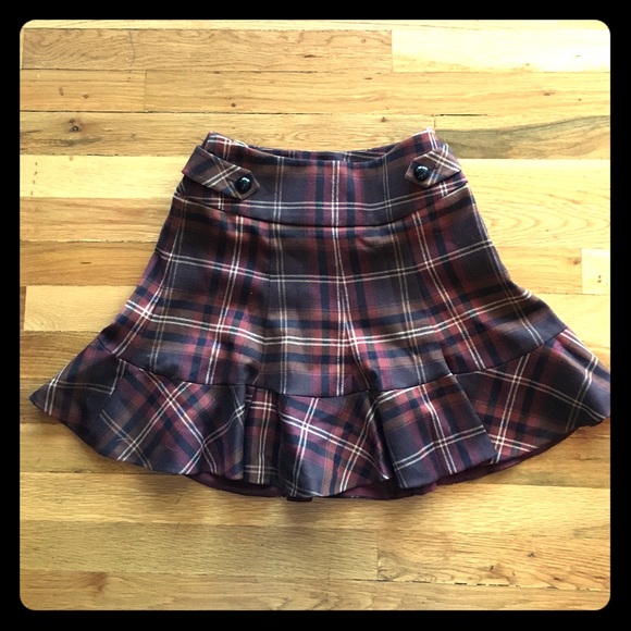 Beautiful Karen Millen skirt. Size US 2