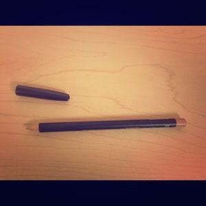 Mac lip liner in "naked liner"