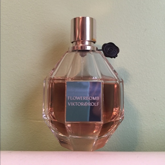 Flowerbomb by Viktor & Rolf. 3.4 fl oz bottle - Picture 1 of 2