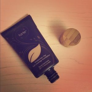 Tarte Amazonian Clay Foundation in light neutral