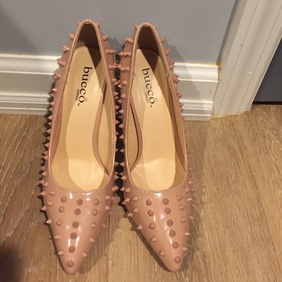 Never Worn pink studded pumps - Picture 2 of 3