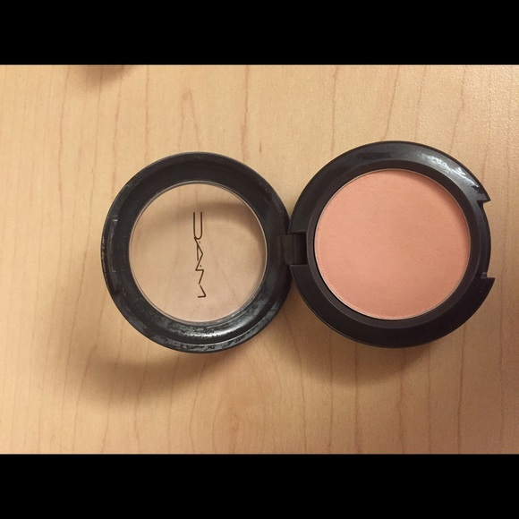 Mac eyeshadow in cheek