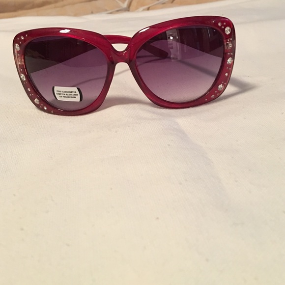Accessories - Red shades