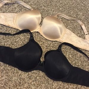 2 bras.. Both smooth w/padded shoulders